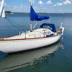 Husbaten Vega 2 Hotel en barco